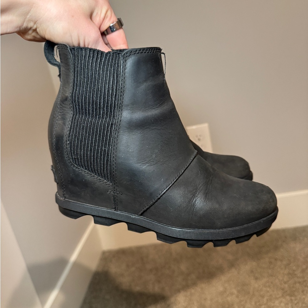 Sorel Black Leather Joan of Arctic Wedge Ankle Boots 7